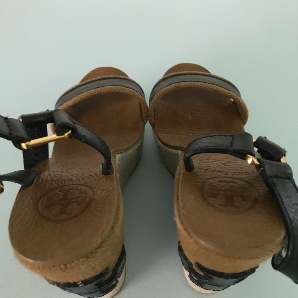 Tory Burch wedge with logo. Size 5 - Picture 5 of 8